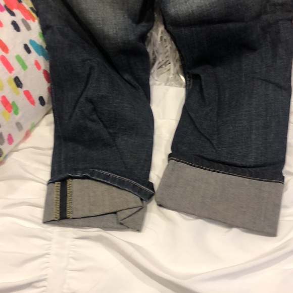 Guess Cuffed Stretch Capri Jeans, size 29 - Picture 6 of 7